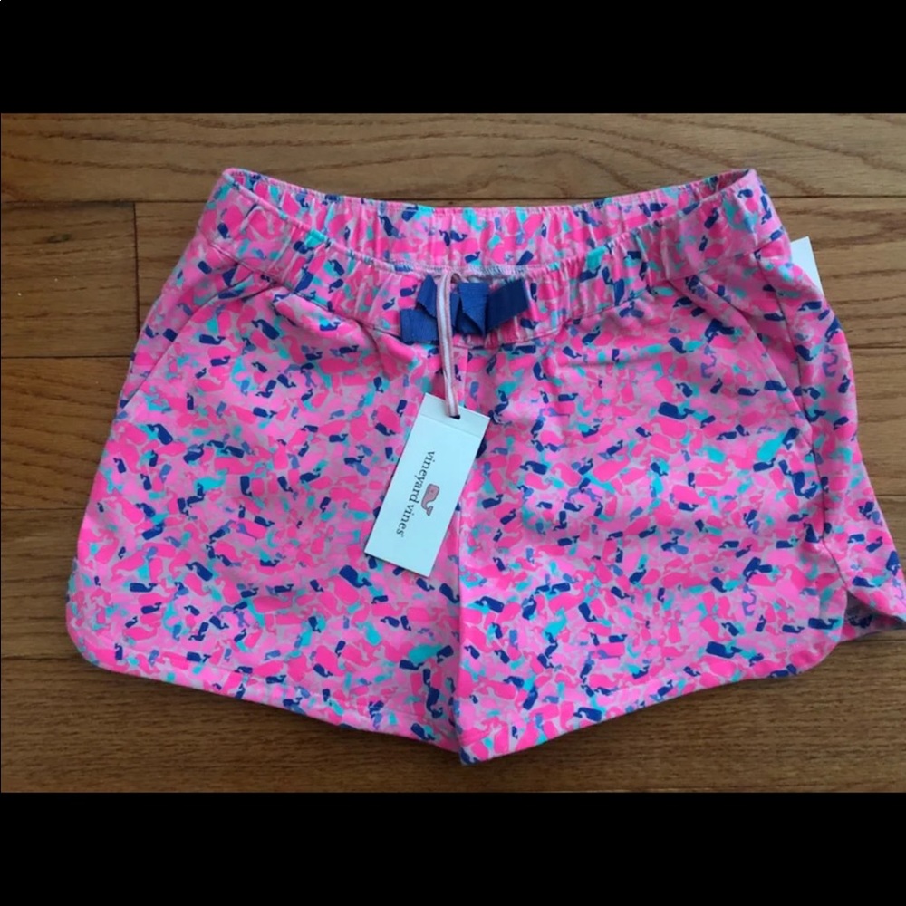 NWT girls vineyard vines short size xl.